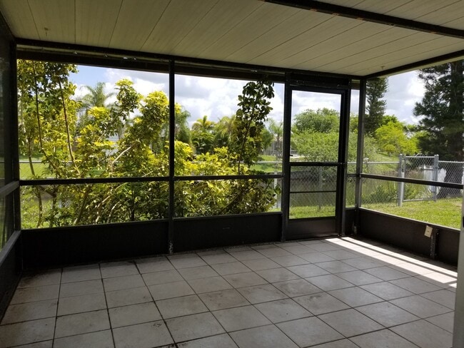 Building Photo - CANAL FRONTAGE / FISH FROM YOUR DOCK