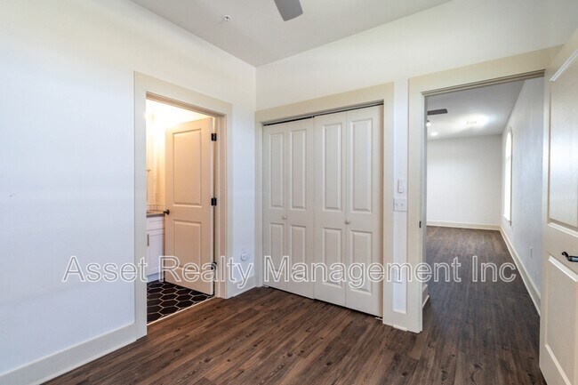 Building Photo - 1110 Franck St