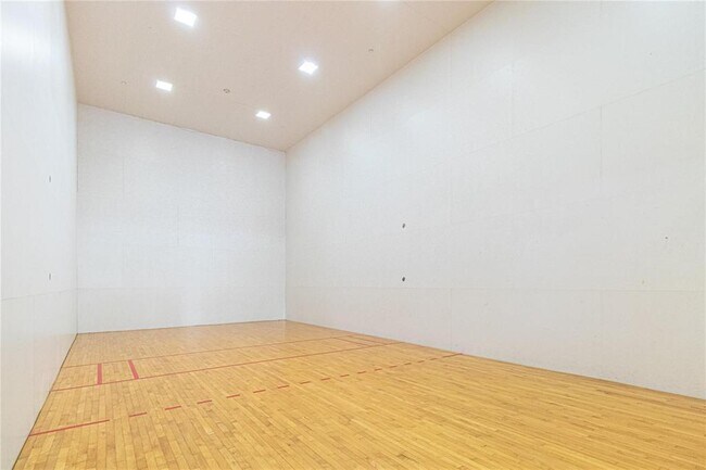 Building Photo - 511 SE 5 Ave