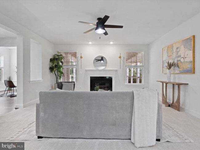 Building Photo - 41595 Revival Dr