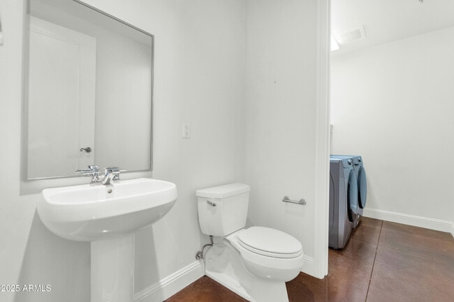 Building Photo - 7039 E Main St