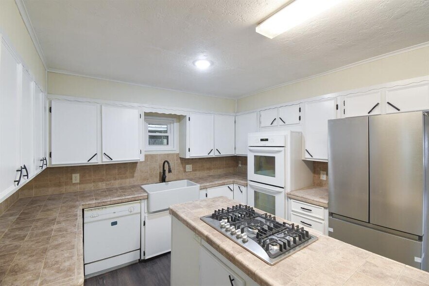 Building Photo - 301 S 3rd St