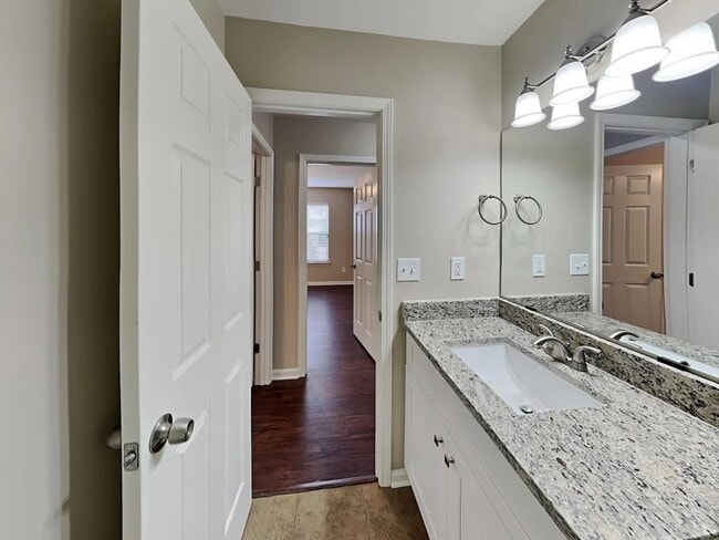 Building Photo - 2146 Clear Brook Dr