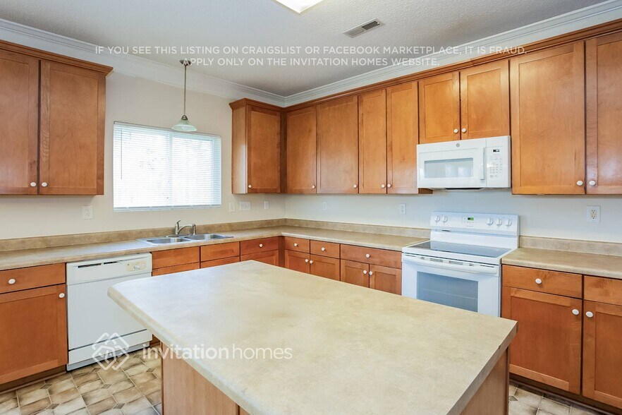 Building Photo - 14017 Riding Hill Ave