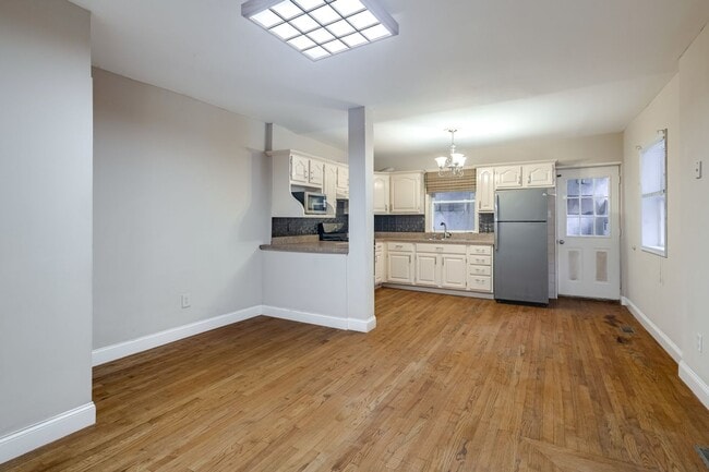 Building Photo - Three Bedroom South Philadelphia Home