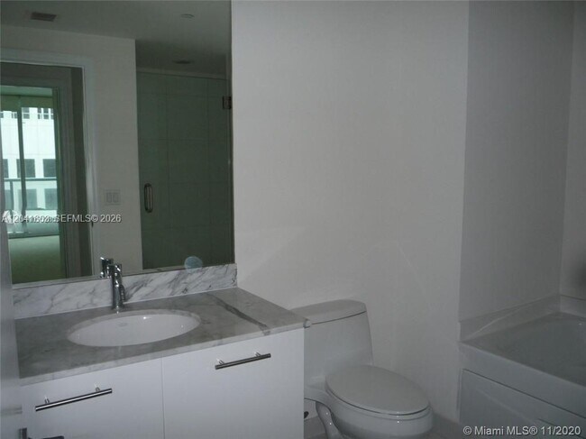 Building Photo - 500 Brickell Ave