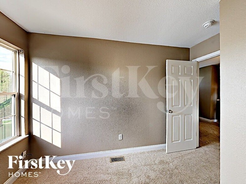 Building Photo - 3944 Hornickel Dr