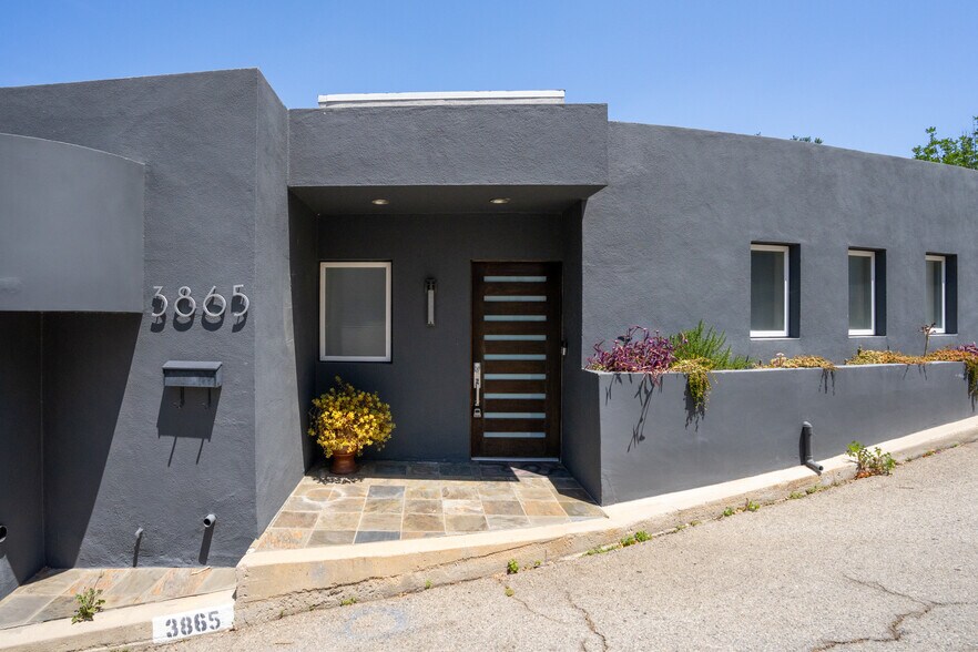 Building Photo - 3865 Buena Park Dr