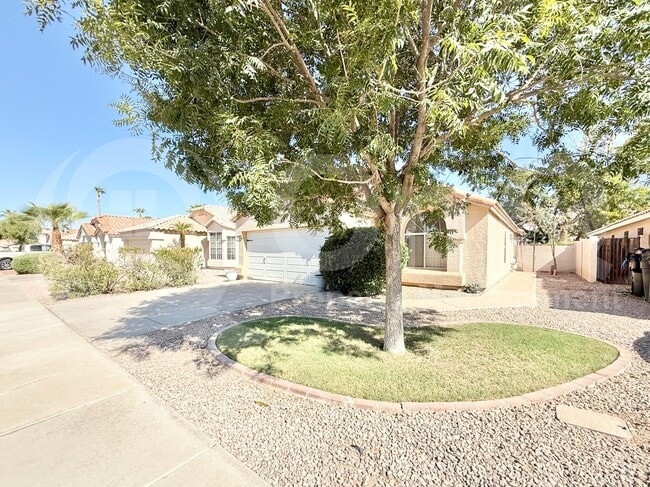 Building Photo - 1150 W Lark Dr