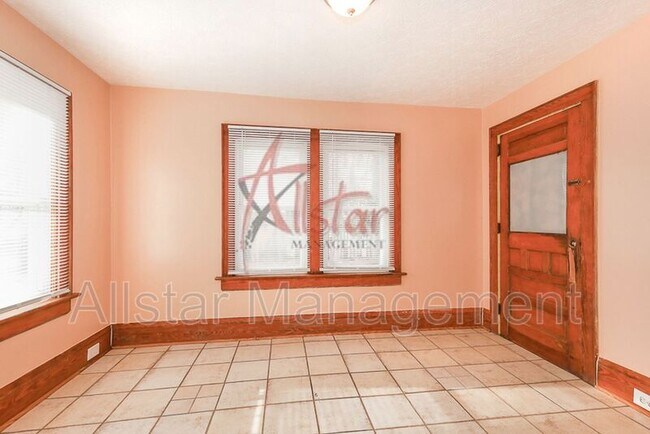 Building Photo - 458 Hillwood Dr