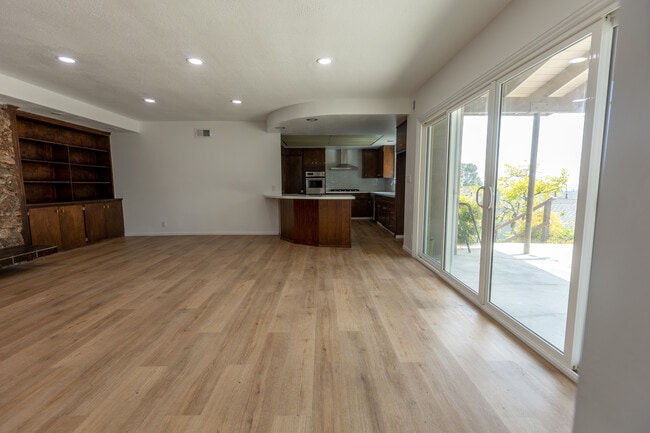 Building Photo - 1855 Alpha St