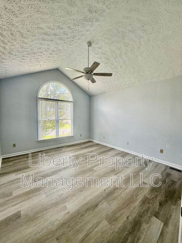 Building Photo - 1222 Skyline Dr