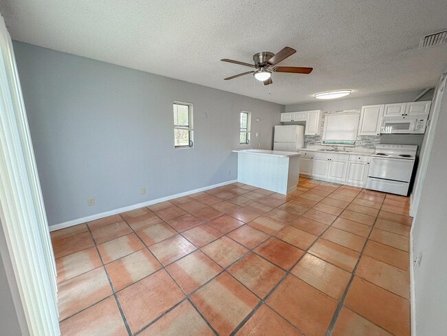 Primary Photo - 2735 Richard Rd