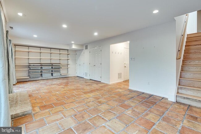 Building Photo - 1423 McLean Mews Ct