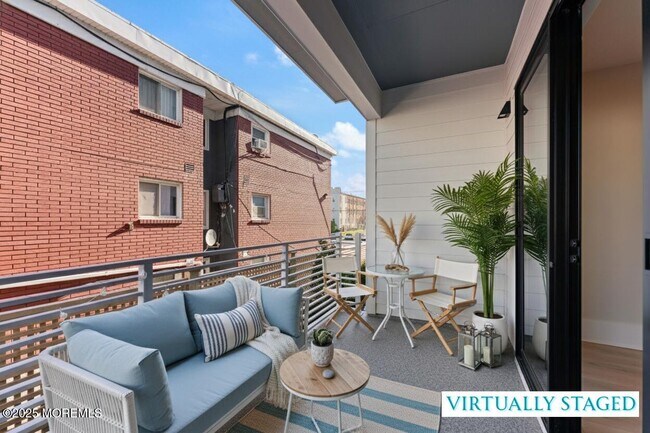 Building Photo - 215 2nd Ave