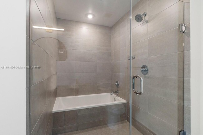 Building Photo - 7435 SW 61st Ave
