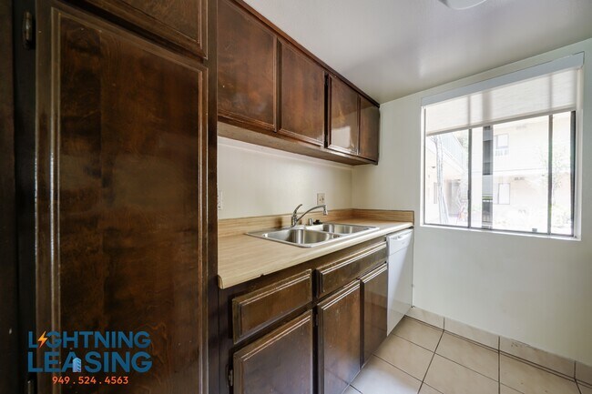 Building Photo - 6827 Whitsett Ave