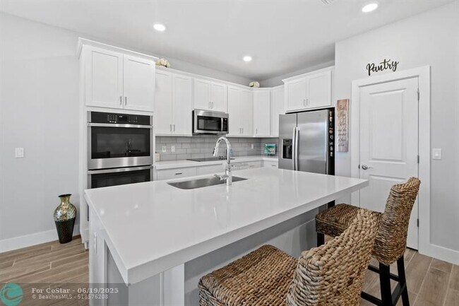 Building Photo - 245 Preserve Trl S