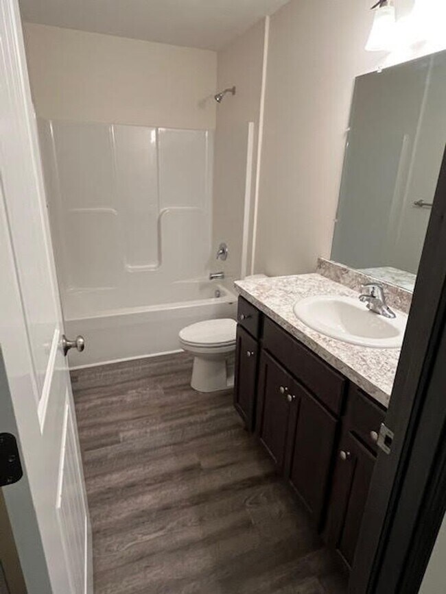 Building Photo - 147 Southpark Dr