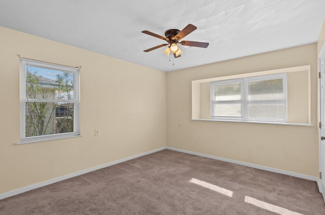 Building Photo - Great 3 Bedroom close to the Beach!