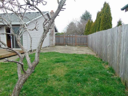 Building Photo - Enjoy Easy Living in Cascade Park with a Private Fenced Backyard