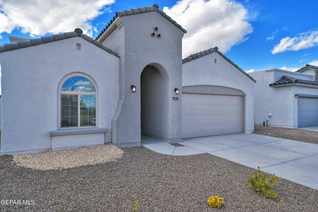 Building Photo - 705 Paseo De La Reina St