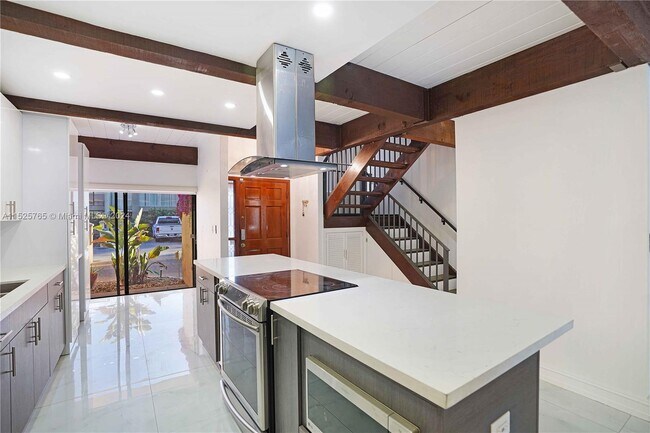 Building Photo - 701 E Coco Plum Cir