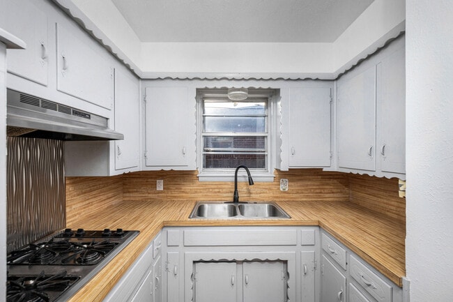 Building Photo - 5860 NW Dearborn Ave