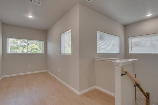 Building Photo - 1855 Highland Dr E