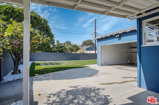Building Photo - 12127 Aneta St