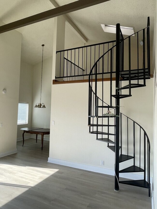 Primary Photo - 704 Lookout Dr