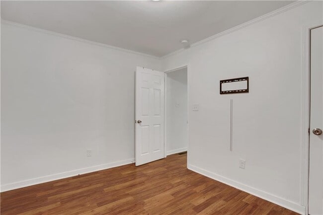Building Photo - 1367 Kenilworth Dr SW