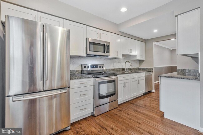 Building Photo - 6401 Old Scotts Ct