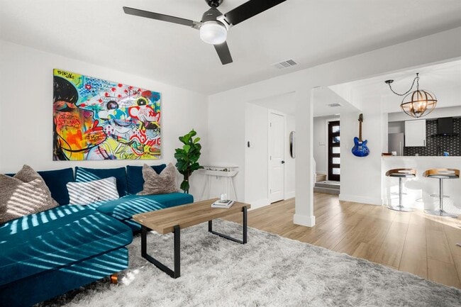 Building Photo - 7001 Woodhue Dr