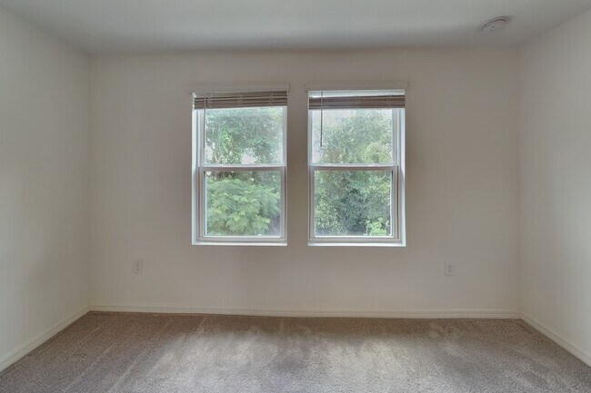 Building Photo - 4830 Revolutionary Wy