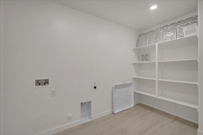 Building Photo - 12658 Rosefinch Wy