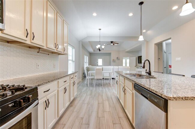 Building Photo - 3805 Shelby Cir