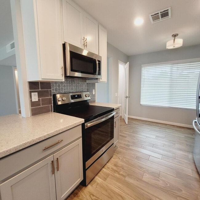 Building Photo - 14014 N Cameo Dr