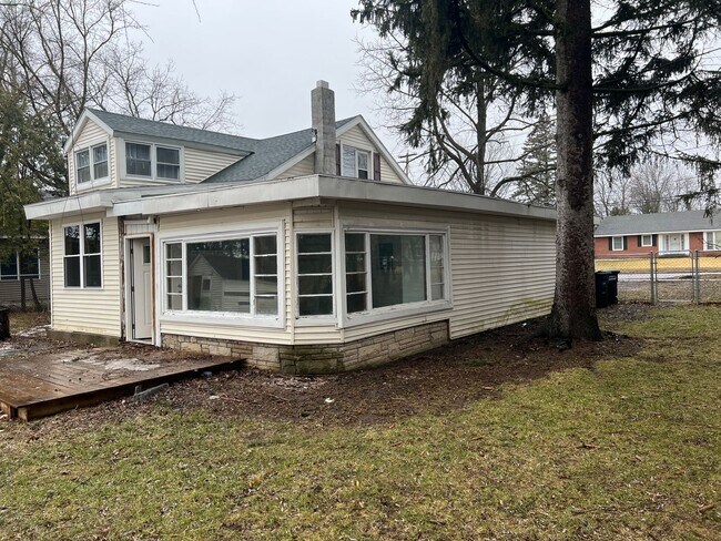 Building Photo - 69 Leroy Street