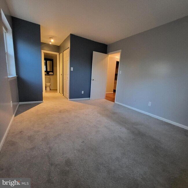 Building Photo - 5800 Cove Landing Rd