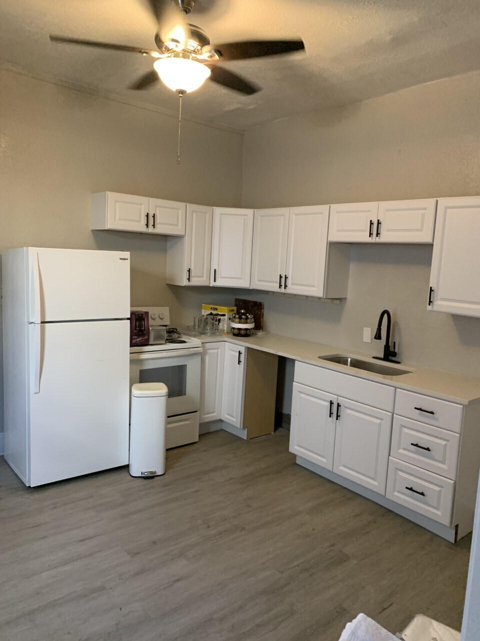 Building Photo - 84 Vine St