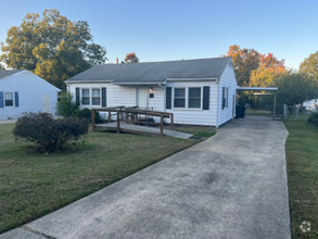 Building Photo - 2132 Martin St