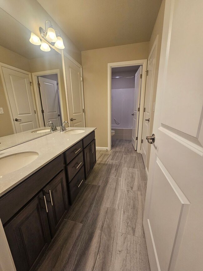 Building Photo - Spacious 5 Bedroom in Convenient North Creek Ridge, Bothell Location