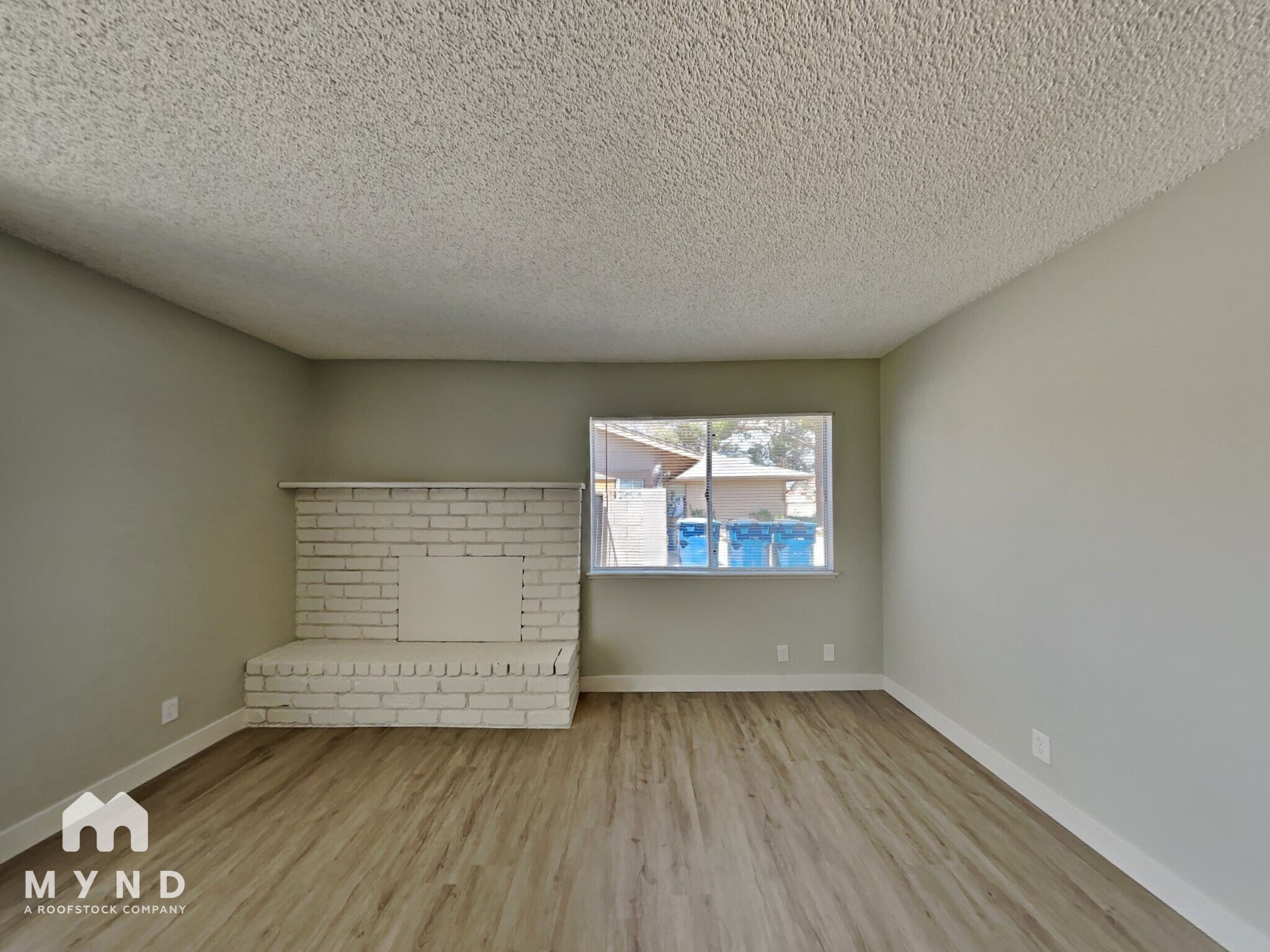 Building Photo - 5817 W Robin Ln