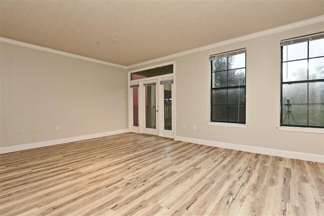 Building Photo - 911 N Orange Ave