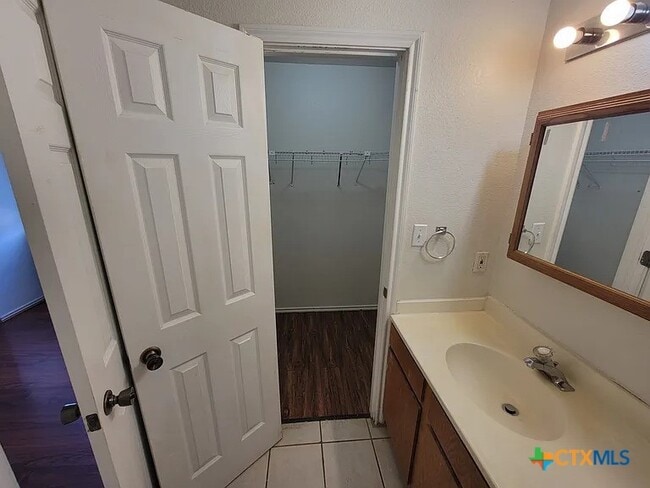 Building Photo - 814 Sagewood Trail