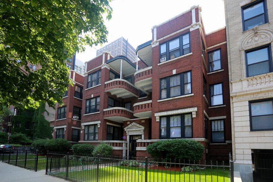 Primary Photo - 445 W Melrose St