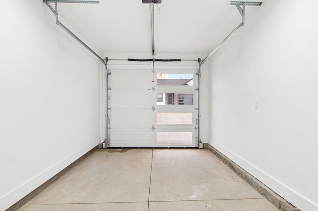 Building Photo - 4039 Cedar Fls Ln
