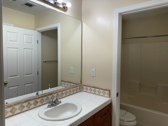 Building Photo - Four bedroom home in the Southwest!