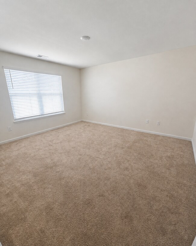 Building Photo - Beautiful 3 Bedroom Home with a Fenced Backyard